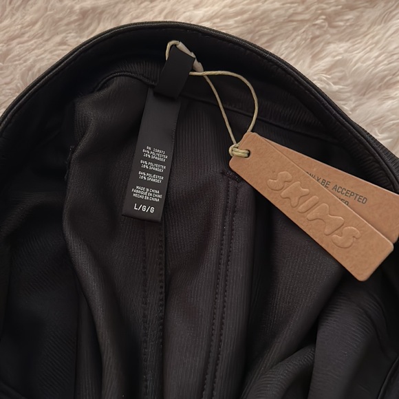 SKIMS Disco Pants - Picture 3 of 4